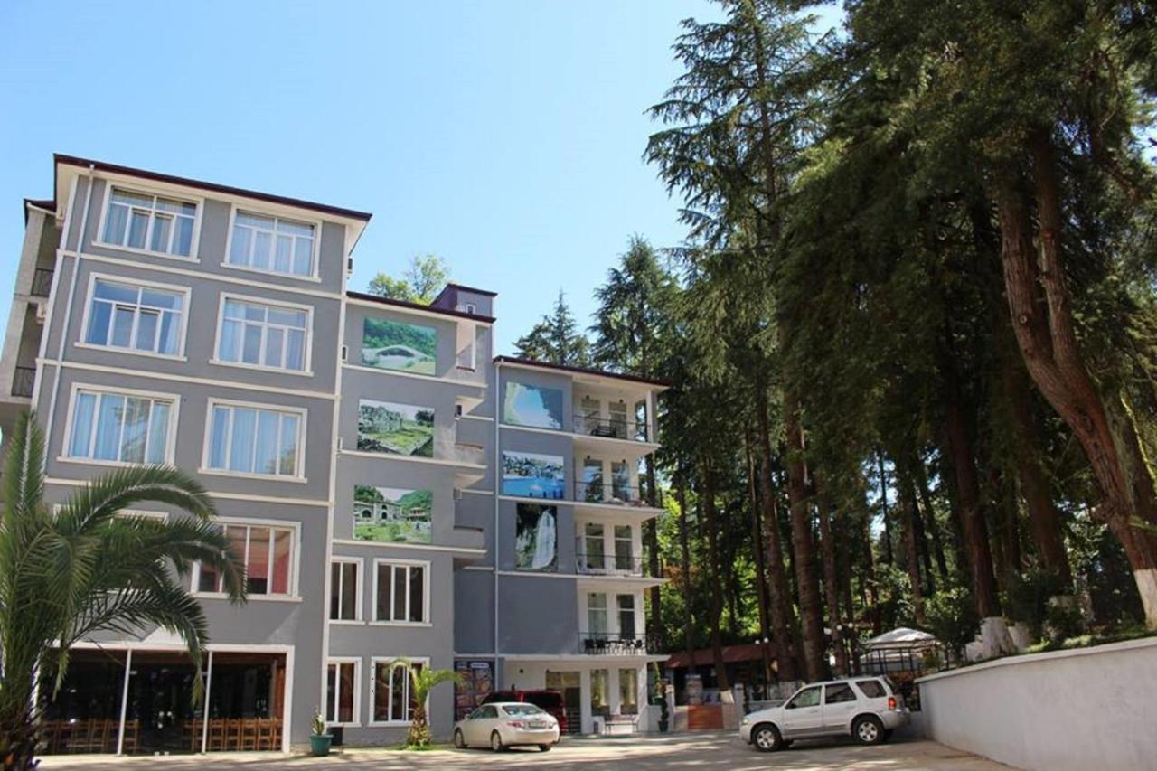 Hulus Hotel Makhinjauri Exteriör bild