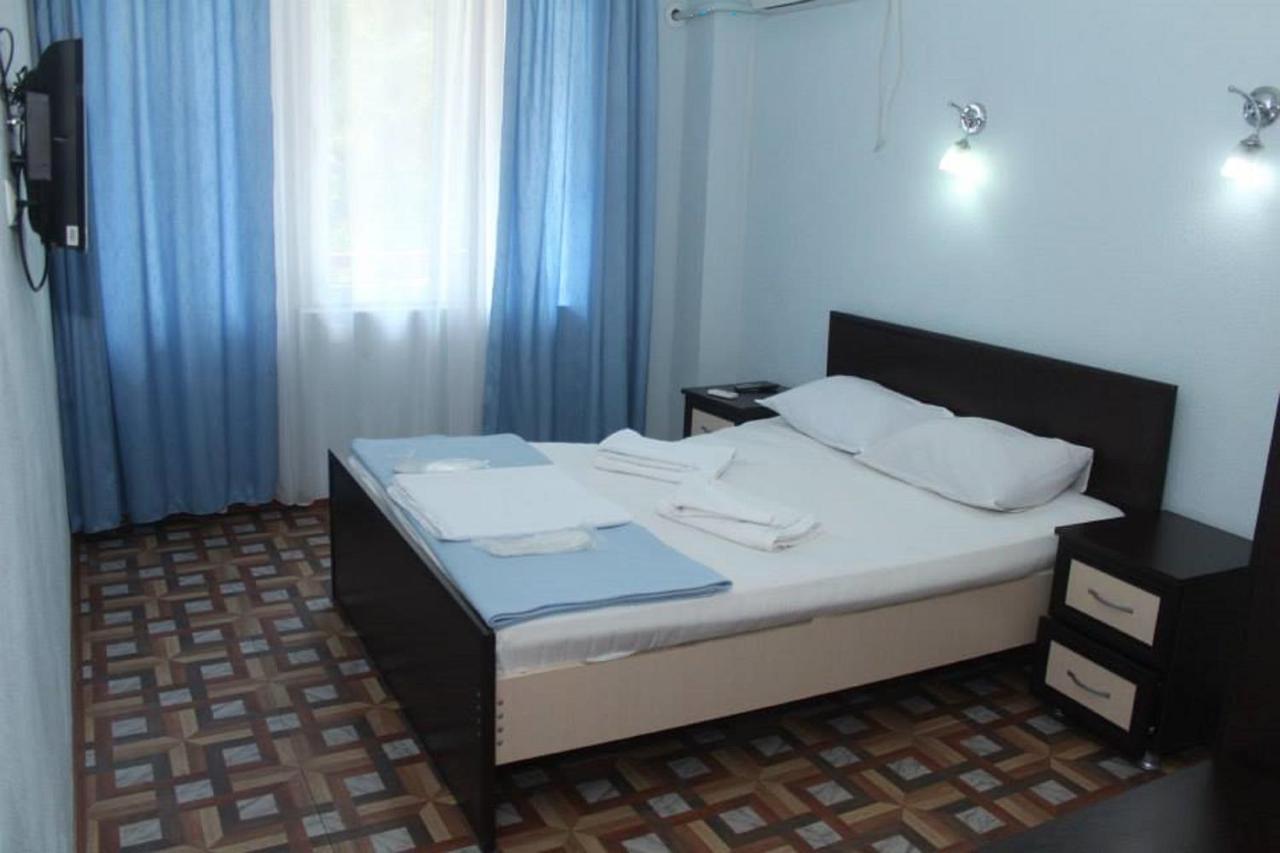 Hulus Hotel Makhinjauri Exteriör bild