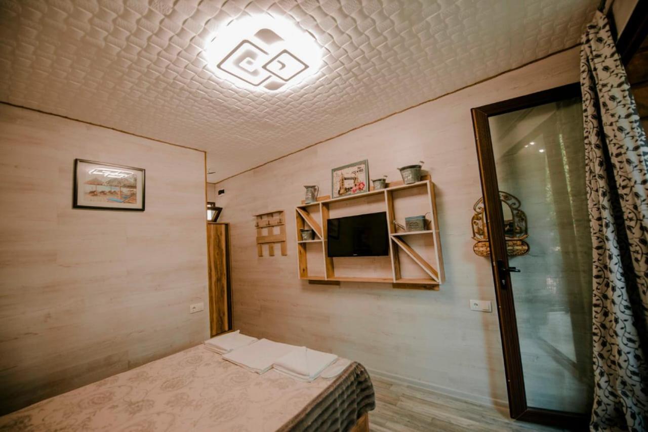 Hulus Hotel Makhinjauri Exteriör bild