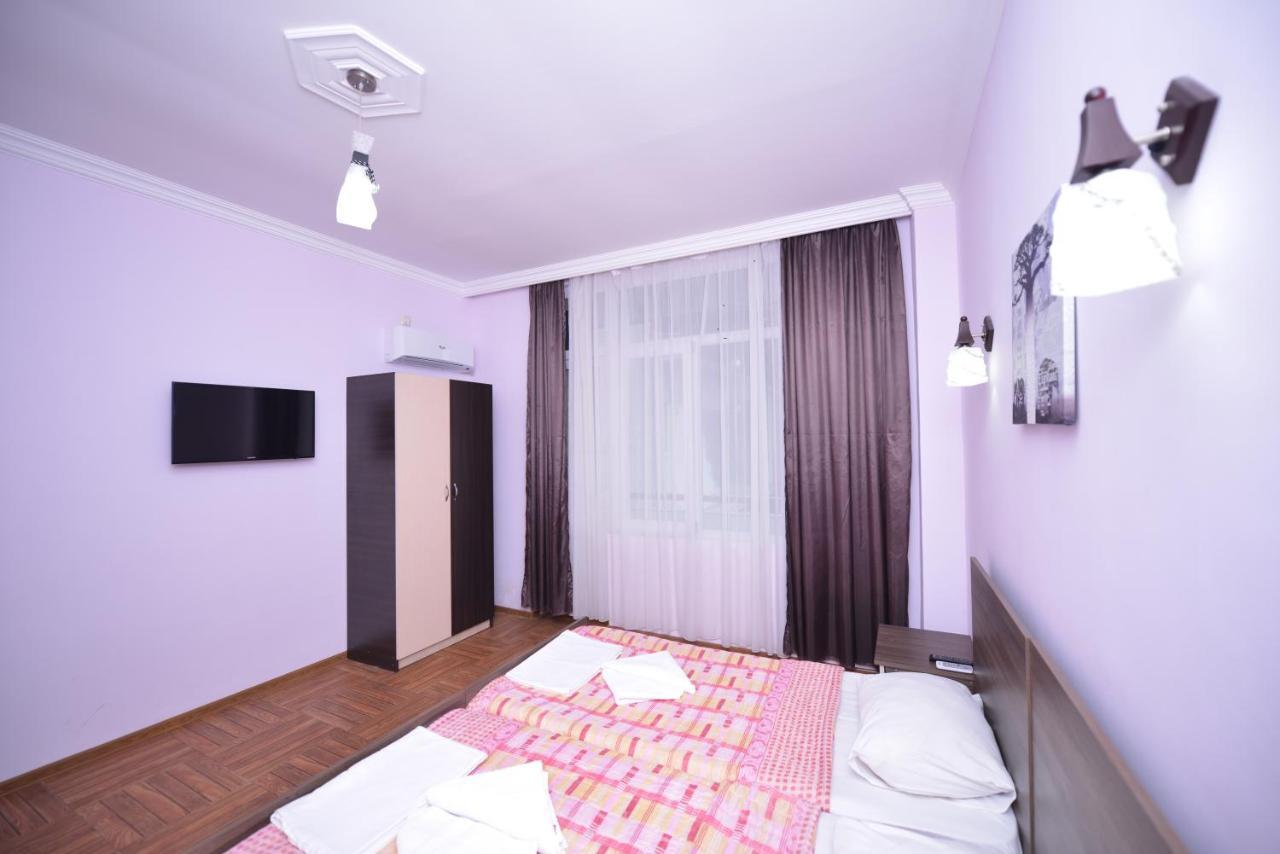 Hulus Hotel Makhinjauri Exteriör bild