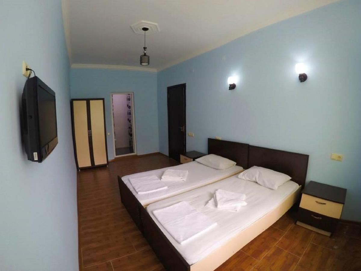 Hulus Hotel Makhinjauri Exteriör bild