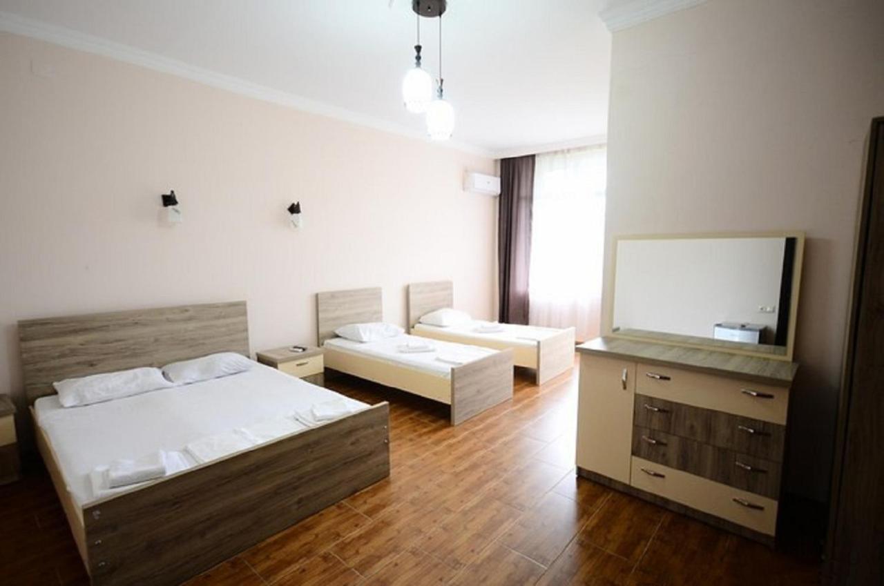 Hulus Hotel Makhinjauri Exteriör bild