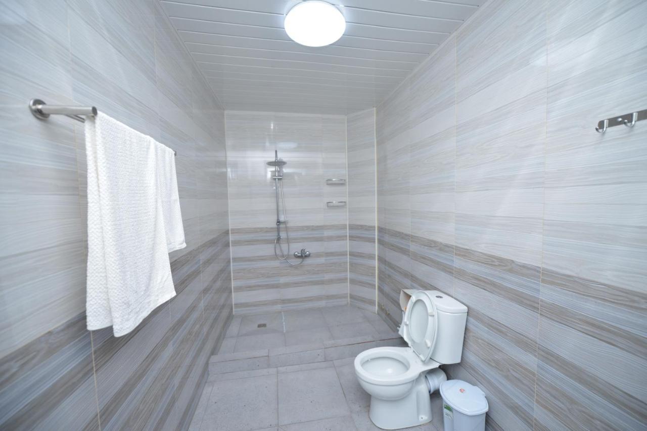 Hulus Hotel Makhinjauri Exteriör bild